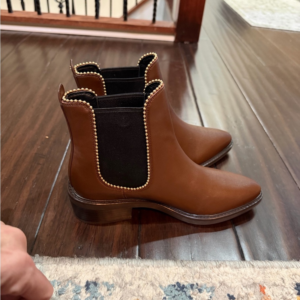 Coach Bowery leather Chelsea boots featuring a beaded chain 7.5 NEW w/o box - Picture 11 of 11